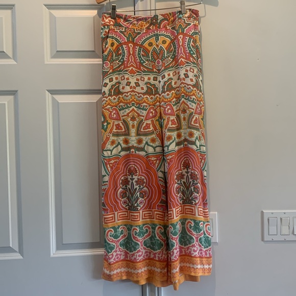 Ladies medium light weight 2 piece set. Bright multicolored Miami style outfit - Picture 5 of 7